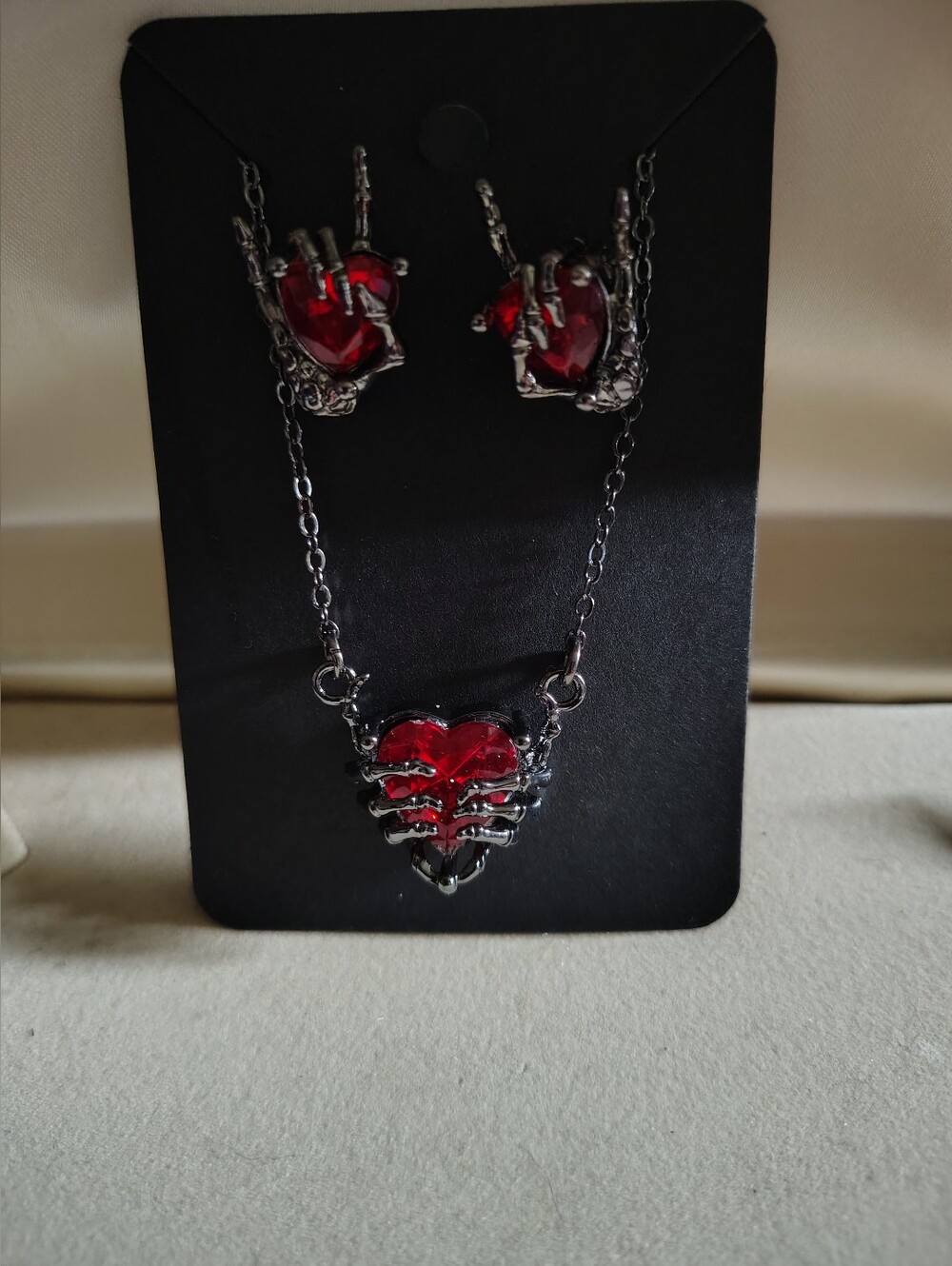 🤘📿🆕NEW Gothic Rock On Skeleton Hand Red Heart Necklace & Earrings